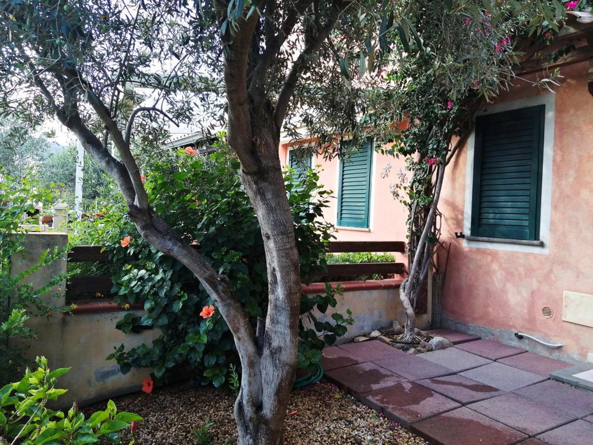 Villa La Casa nel Borgo Chia Esterno foto