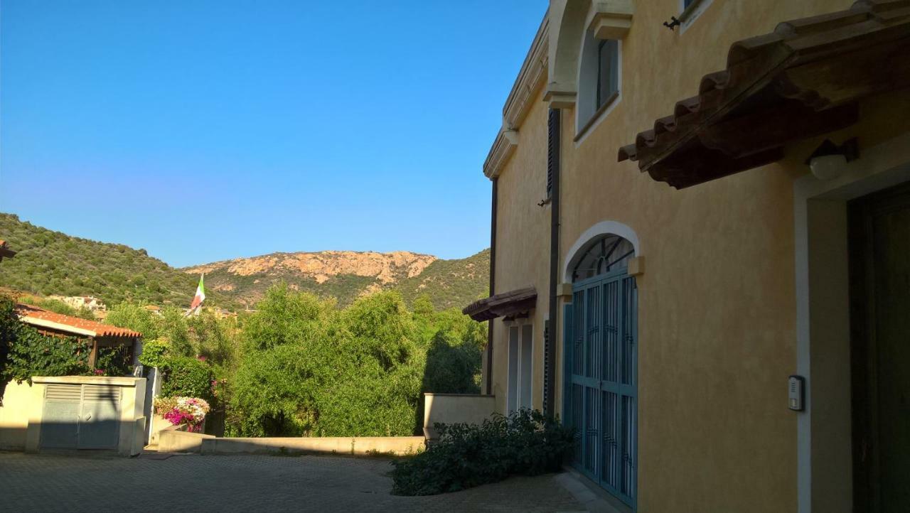 Villa La Casa nel Borgo Chia Esterno foto