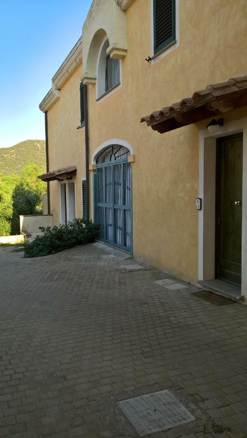 Villa La Casa nel Borgo Chia Esterno foto