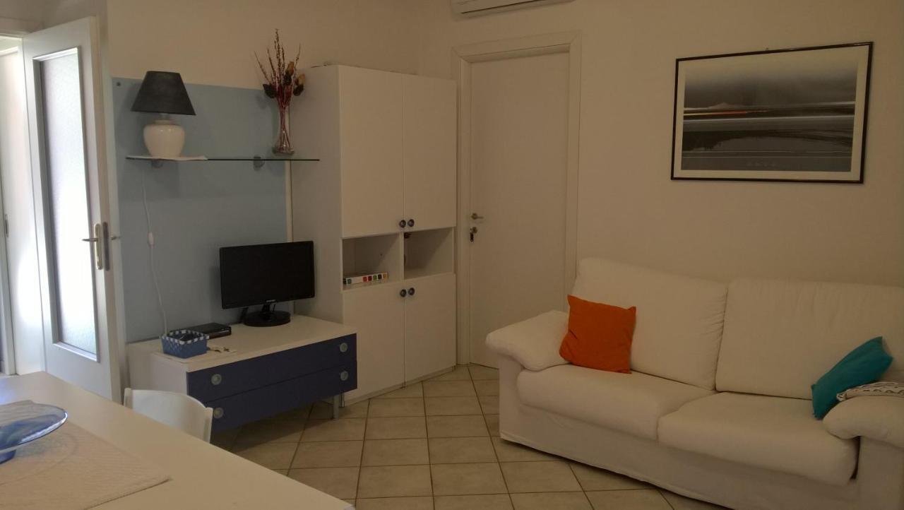 Villa La Casa nel Borgo Chia Esterno foto