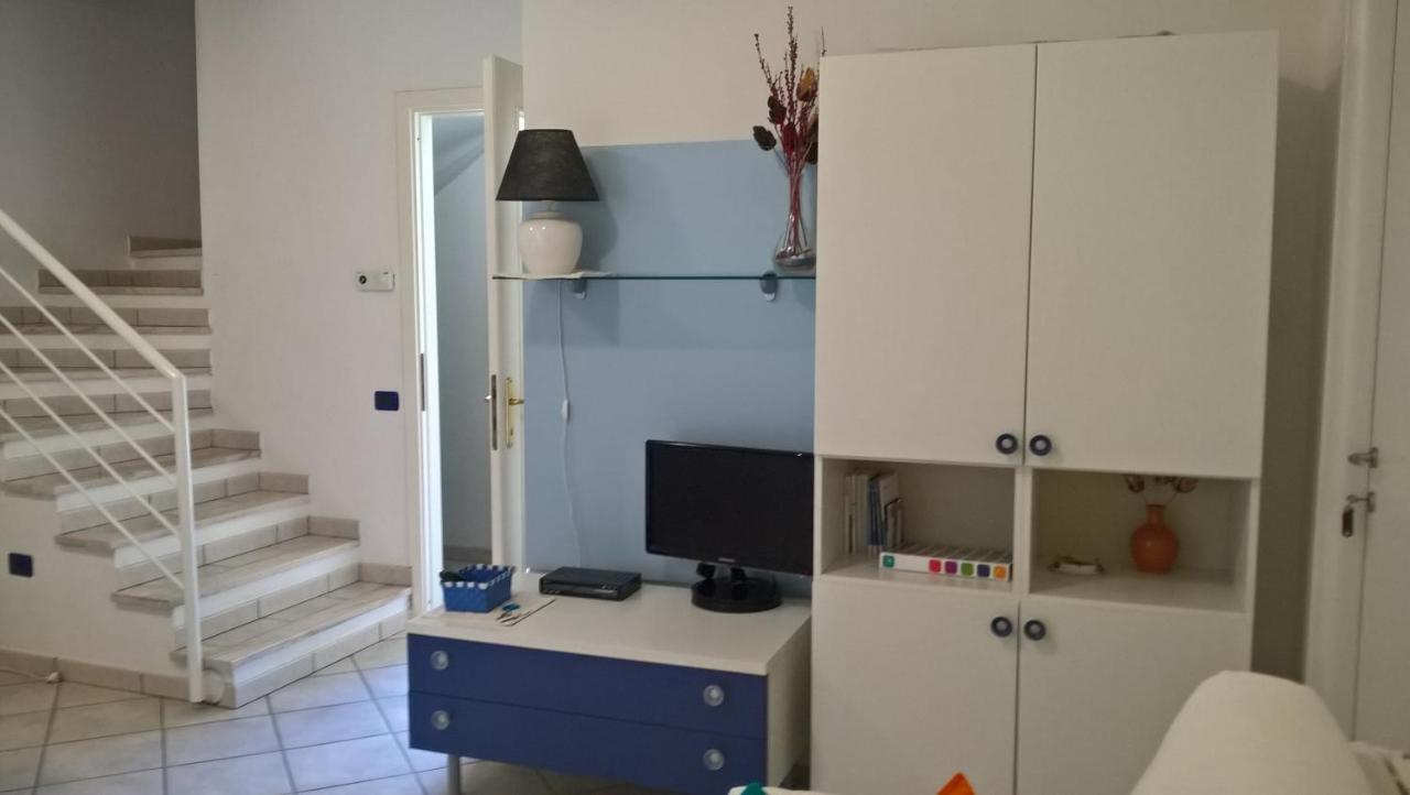 Villa La Casa nel Borgo Chia Esterno foto